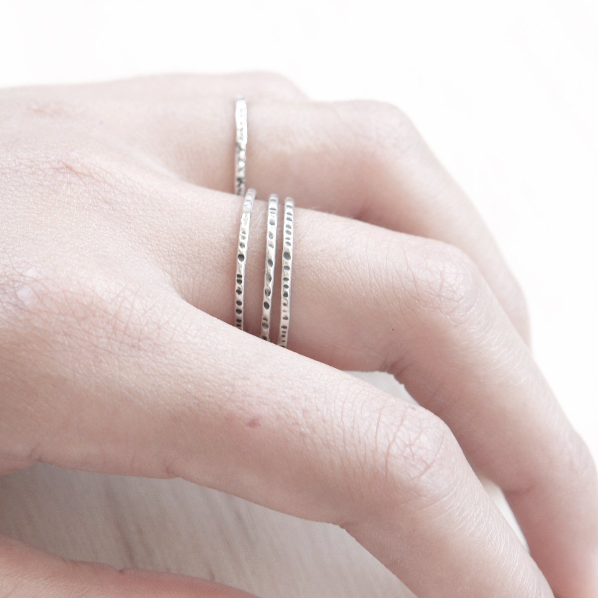 anillo-plata-fino-puntos-1.jpg