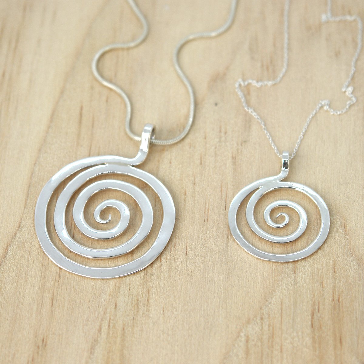 colgante-plata-espiral-mediano-2.jpg