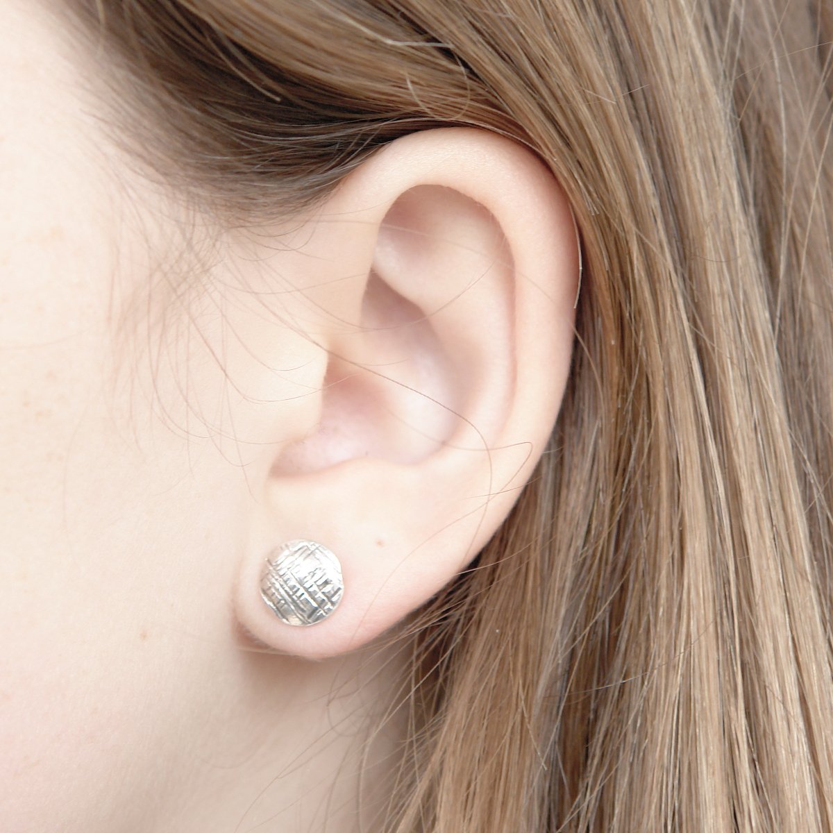 pendientes-plata-redondo-rejilla-5.jpg