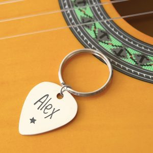 Llavero de plata personalizado púa